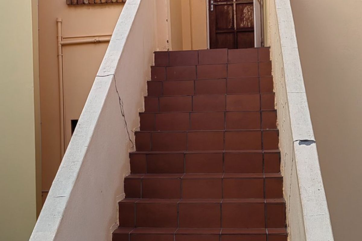 Charming Two Bedroom Property in Mondeor - Photo 2