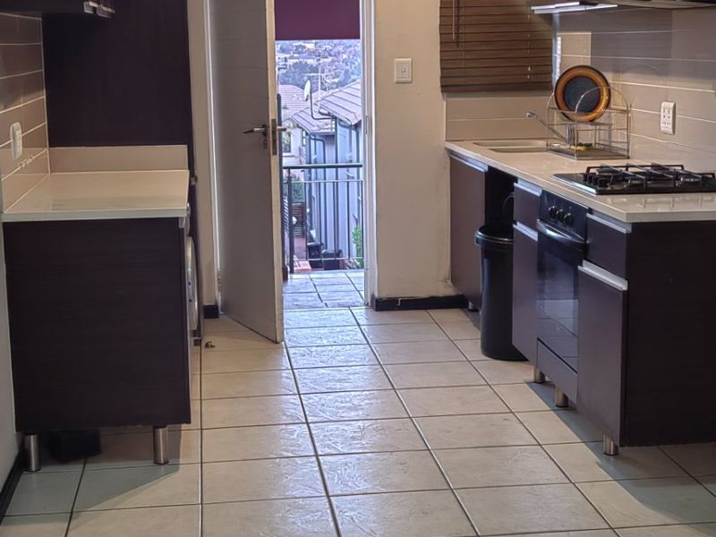 Charming Two Bedroom Property in Gleneagles - Johannesburg South - Photo 4