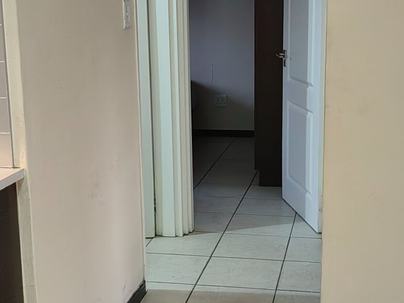 Charming Two Bedroom Property in Gleneagles - Johannesburg South - Photo 10