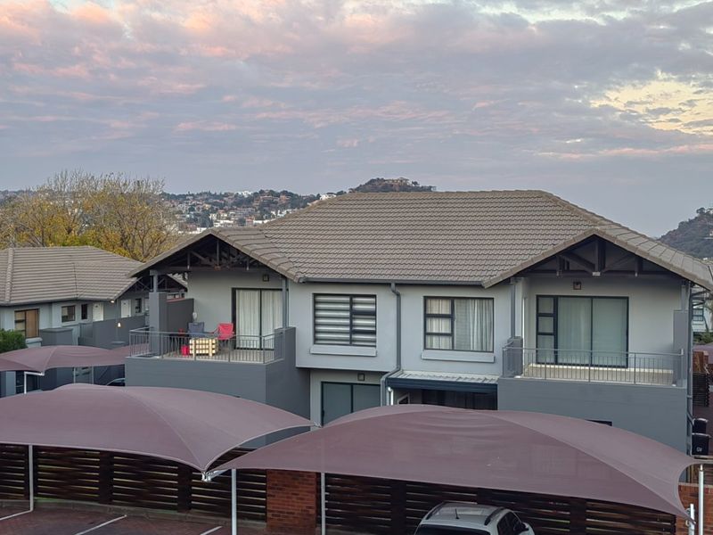 Charming Two Bedroom Property in Gleneagles - Johannesburg South - Photo 2