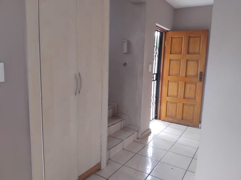 Charming 3-Bedroom Townhouse in Bergsig - A Perfect Blend of Comfort and Convenience - Photo 7