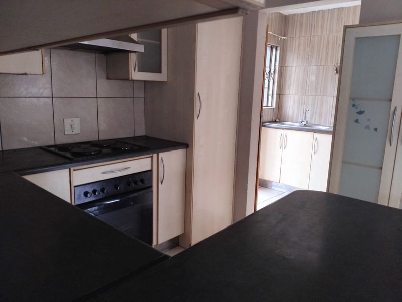 Charming 3-Bedroom Townhouse in Bergsig - A Perfect Blend of Comfort and Convenience - Photo 6