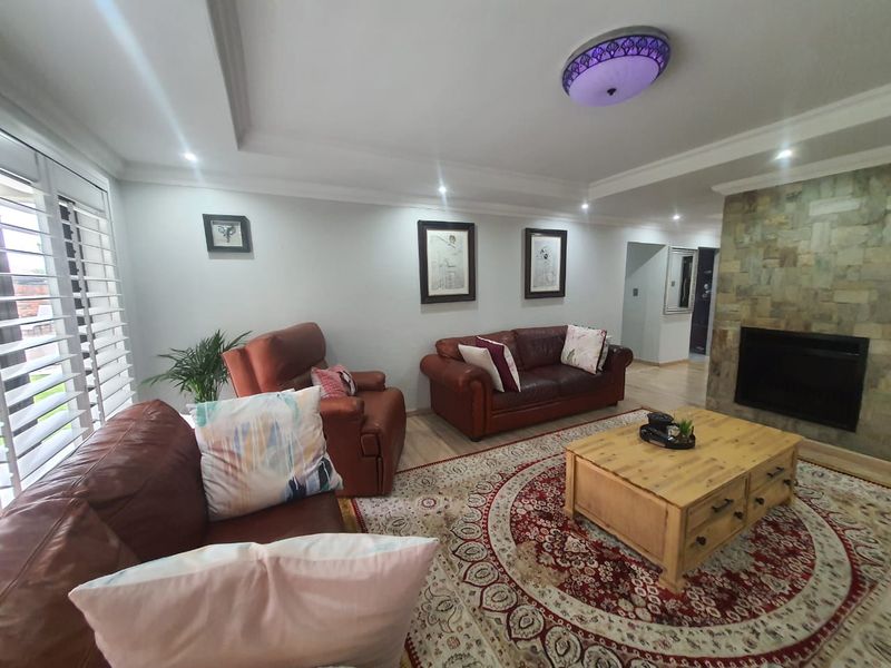 Modern And Beautifully Designed Property . - Photo 4