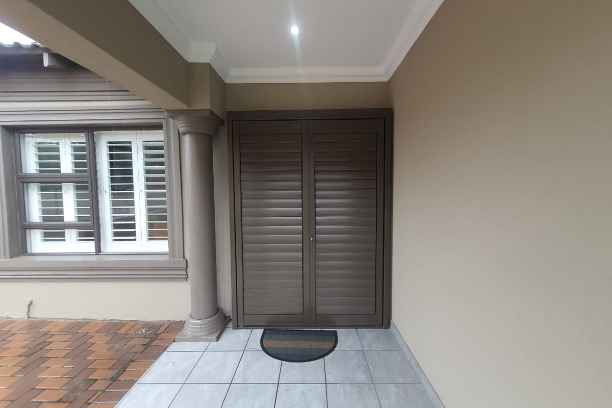 Modern And Beautifully Designed Property . - Photo 2