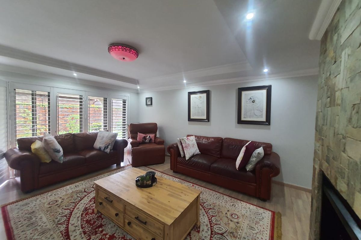Modern And Beautifully Designed Property . - Photo 3