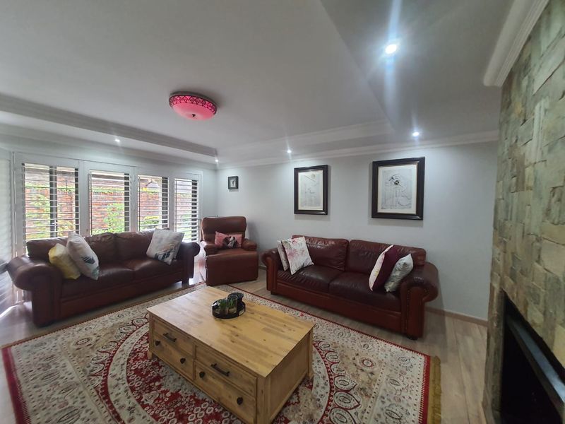 Modern And Beautifully Designed Property . - Photo 3