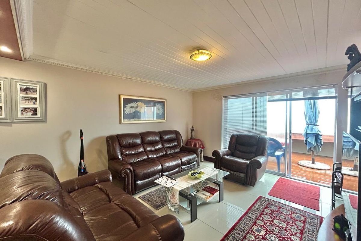 Beachfront apartment in Jeffreys Bay - Photo 4