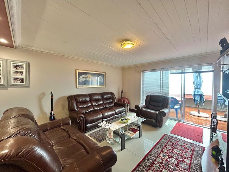 Beachfront apartment in Jeffreys Bay - Photo 4