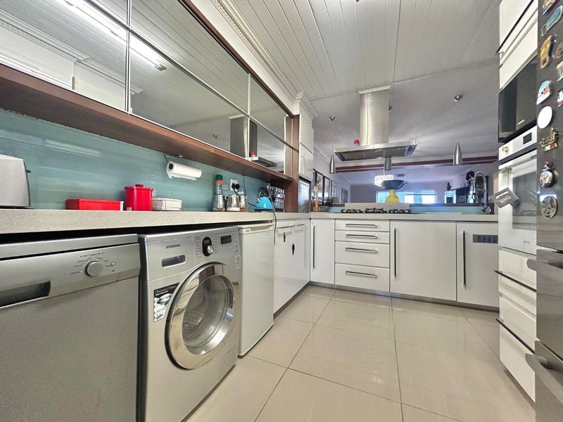 Beachfront apartment in Jeffreys Bay - Photo 10