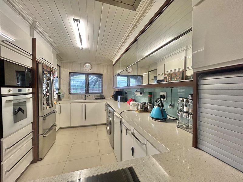 Beachfront apartment in Jeffreys Bay - Photo 9