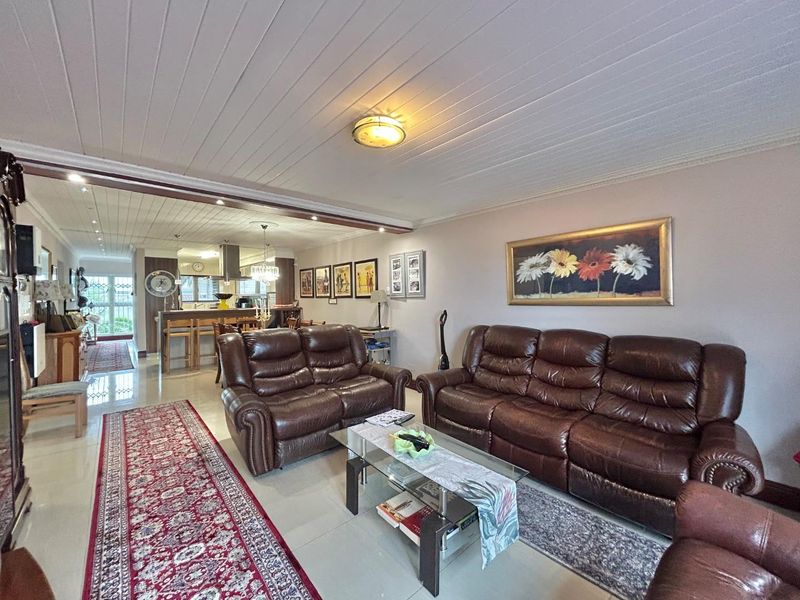 Beachfront apartment in Jeffreys Bay - Photo 2