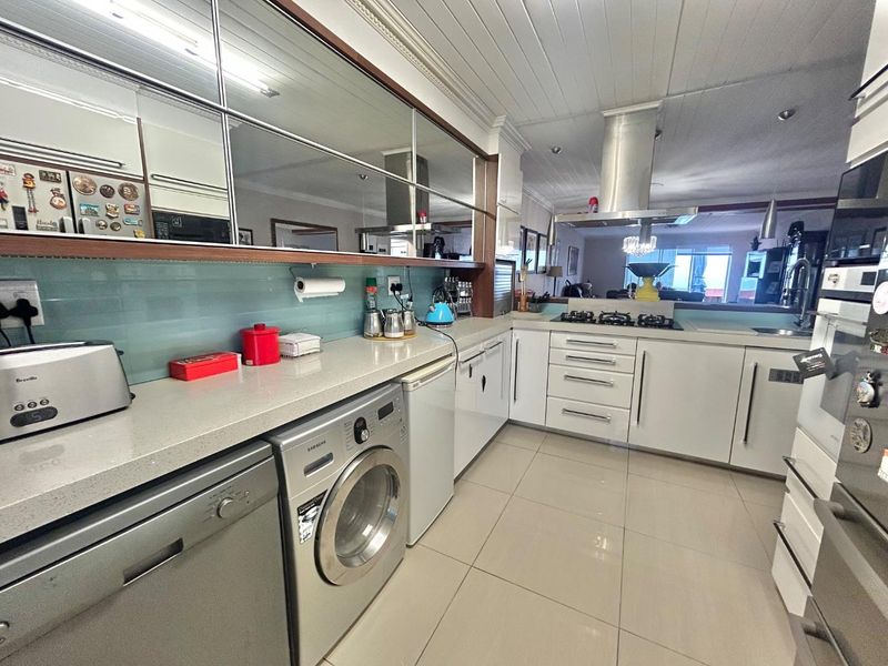 Beachfront apartment in Jeffreys Bay - Photo 8