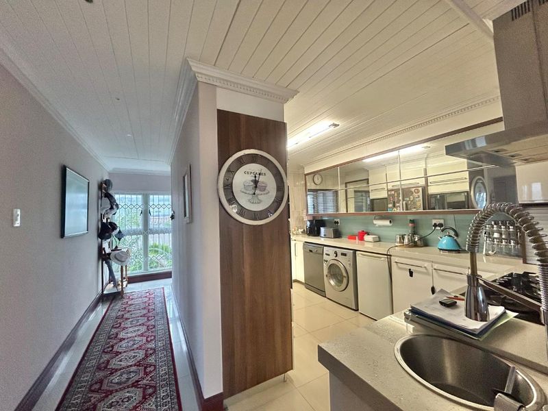 Beachfront apartment in Jeffreys Bay - Photo 6