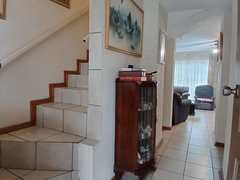 Duplex townhouse for sale in Sasolburg close to shopping mall and other amenities - Photo 8