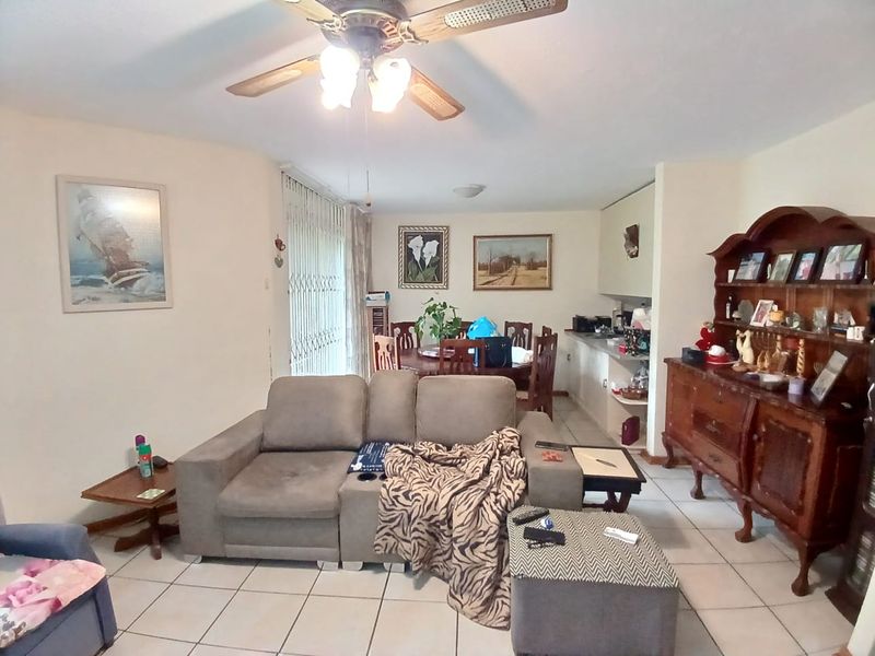 Duplex townhouse for sale in Sasolburg close to shopping mall and other amenities - Photo 6