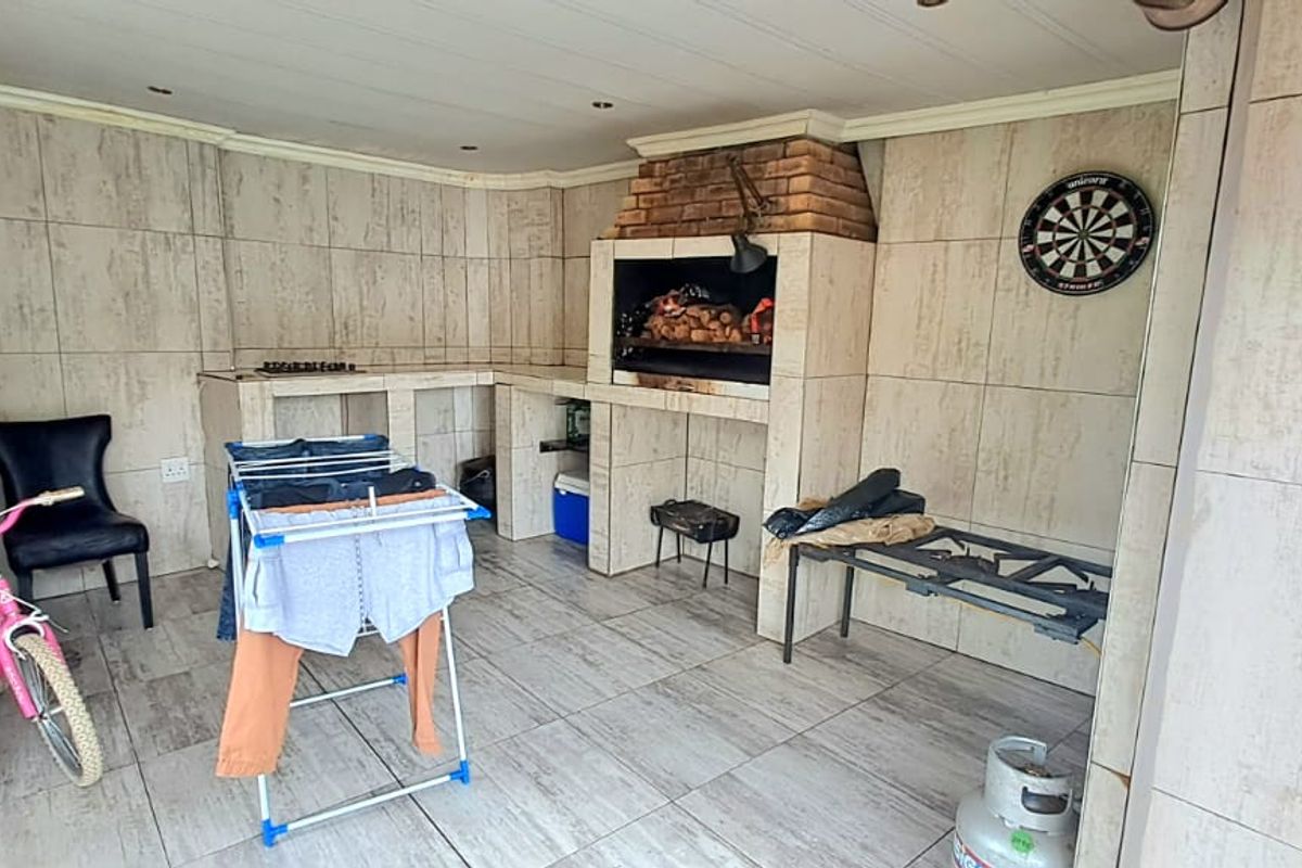 GREAT FAMILY HOME WITH 2 BEDROOM FLAT AVAILABLE IN ARCONPARK - Photo 3