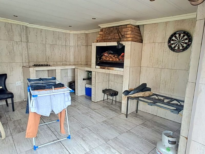 GREAT FAMILY HOME WITH 2 BEDROOM FLAT AVAILABLE IN ARCONPARK - Photo 3