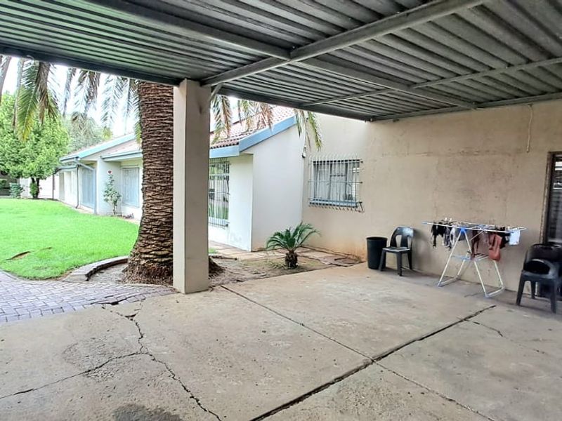 GREAT FAMILY HOME WITH 2 BEDROOM FLAT AVAILABLE IN ARCONPARK - Photo 9