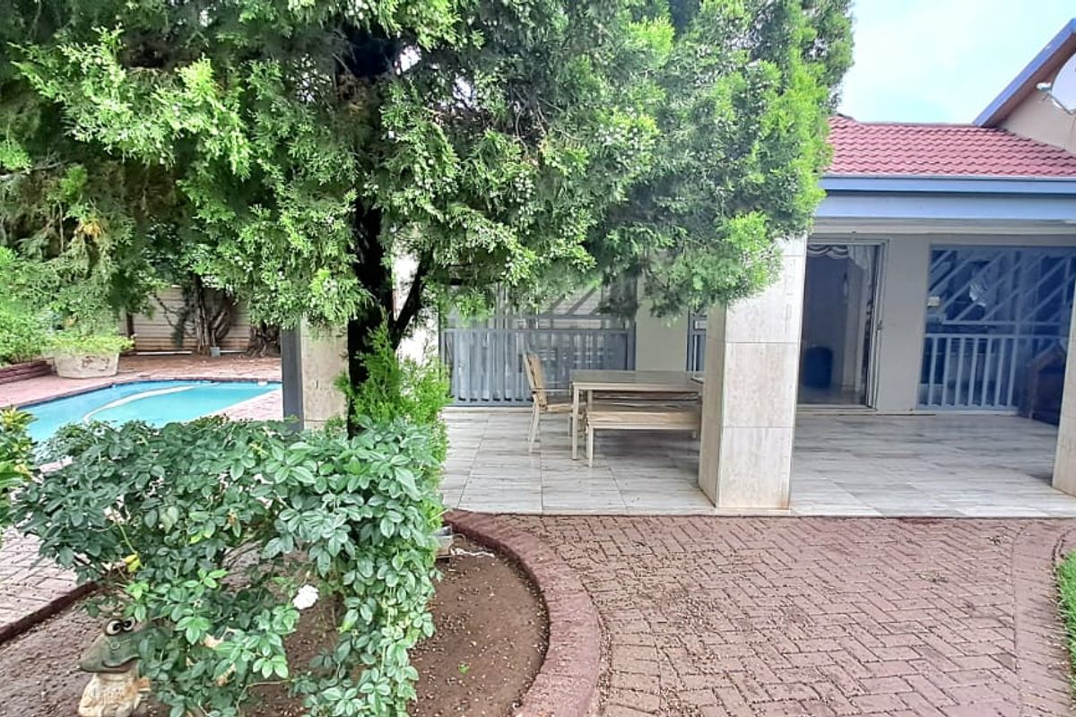 GREAT FAMILY HOME WITH 2 BEDROOM FLAT AVAILABLE IN ARCONPARK - Photo 4