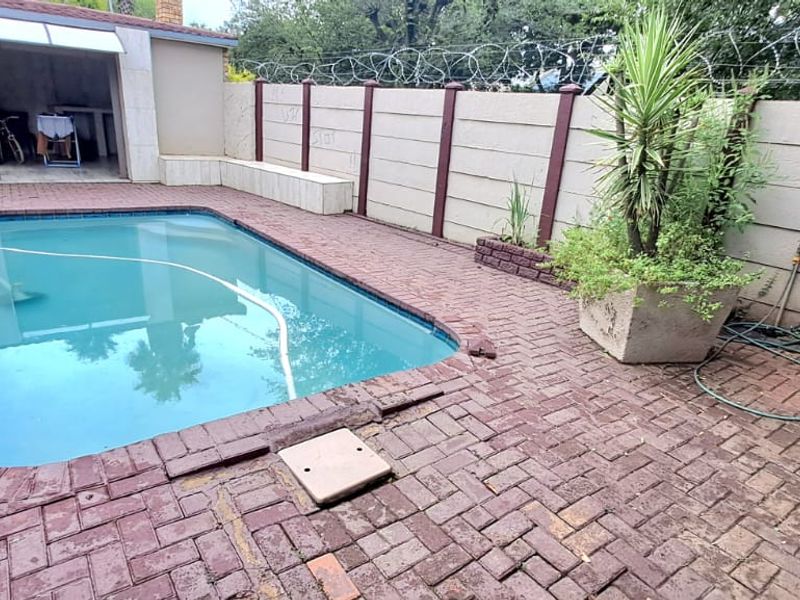 GREAT FAMILY HOME WITH 2 BEDROOM FLAT AVAILABLE IN ARCONPARK - Photo 6