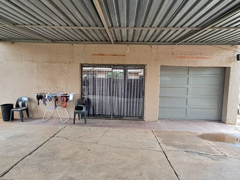 GREAT FAMILY HOME WITH 2 BEDROOM FLAT AVAILABLE IN ARCONPARK - Photo 10