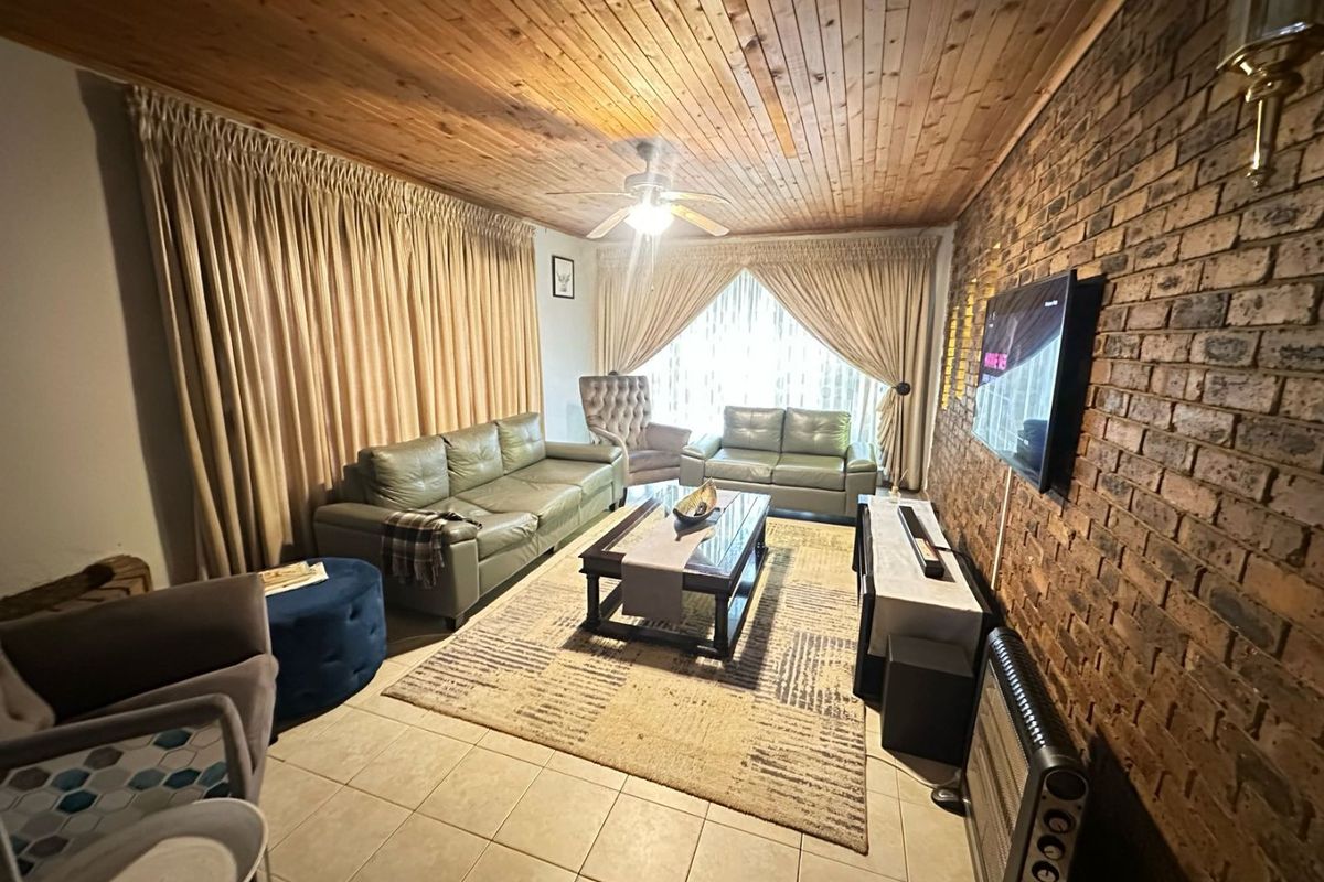 House For Sale In Vereeniging - Photo 4