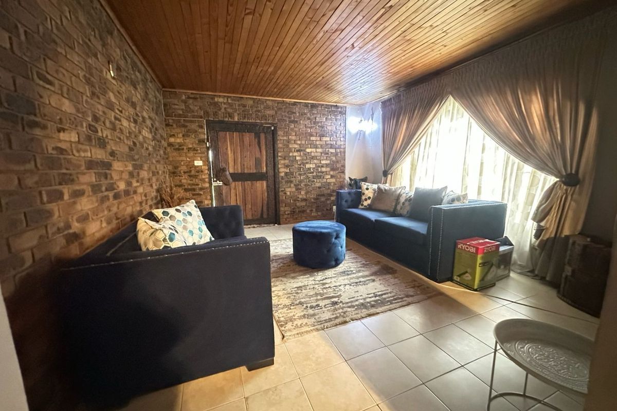 House For Sale In Vereeniging - Photo 3