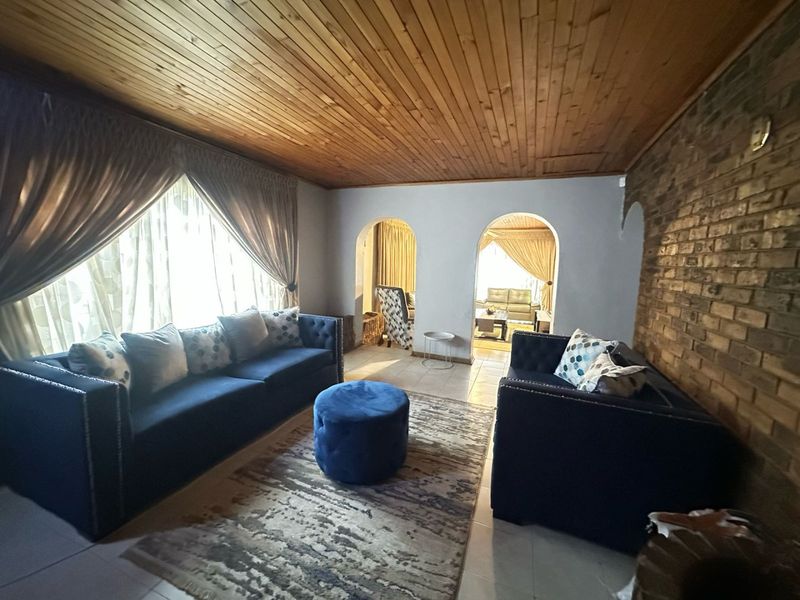 House For Sale In Vereeniging - Photo 2