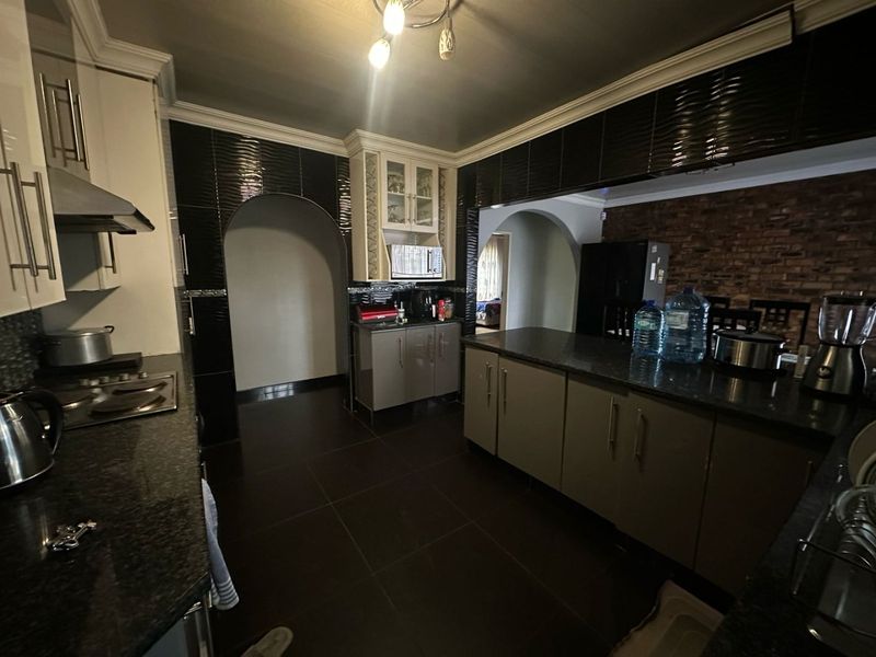 House For Sale In Vereeniging - Photo 9
