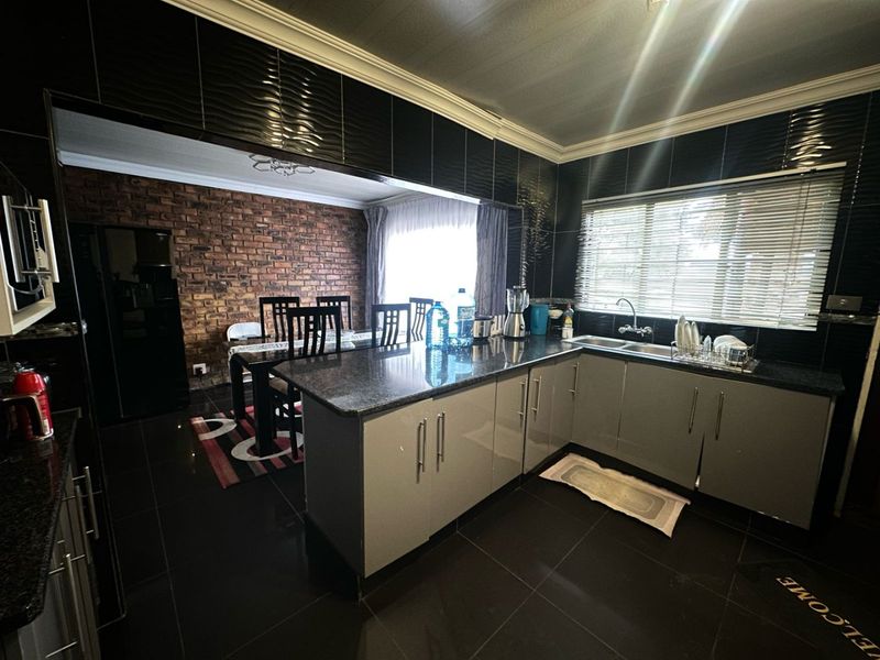 House For Sale In Vereeniging - Photo 7