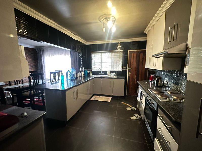 House For Sale In Vereeniging - Photo 6