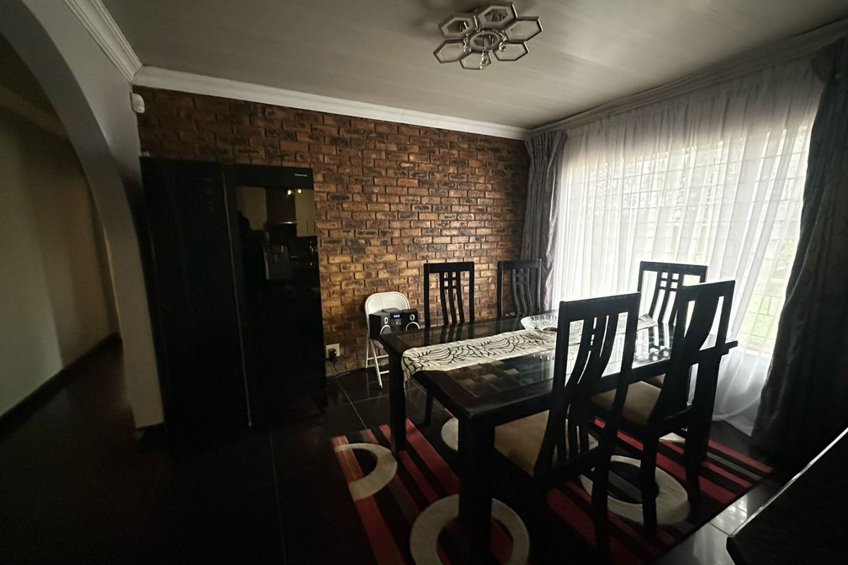 House For Sale In Vereeniging - Photo 5