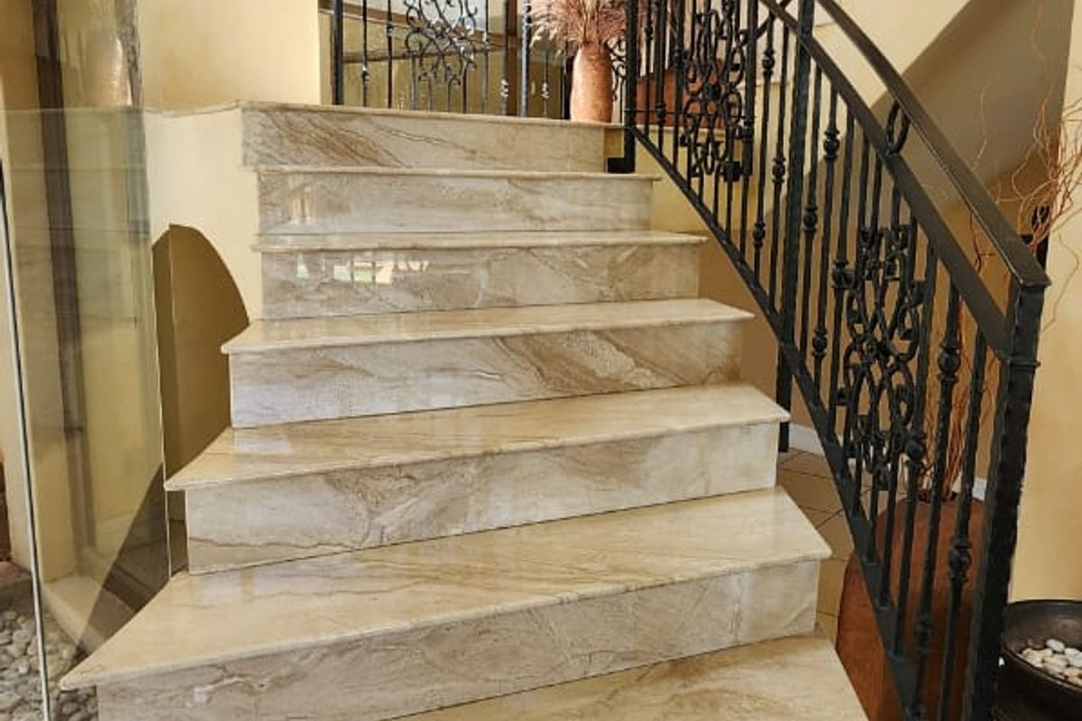 Gorgeous Tuscany style property on the banks of the Vaal river - Photo 4