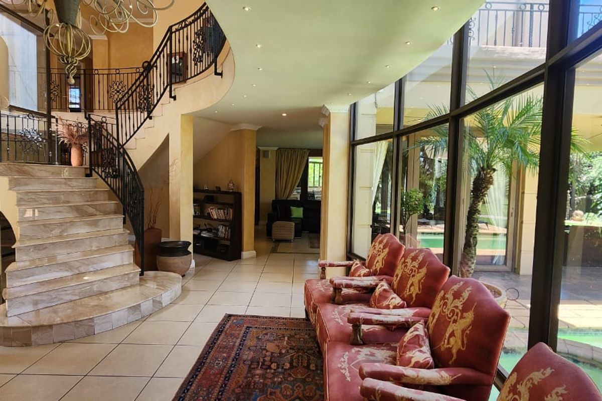 Gorgeous Tuscany style property on the banks of the Vaal river - Photo 3