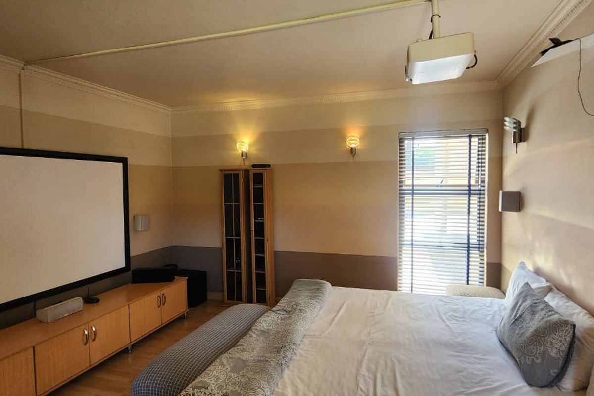 Gorgeous Tuscany style property on the banks of the Vaal river - Photo 5