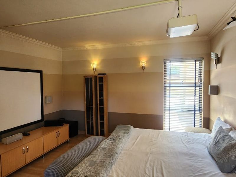 Gorgeous Tuscany style property on the banks of the Vaal river - Photo 5