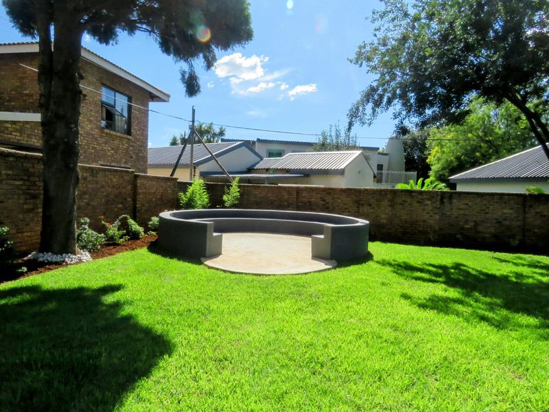 Welcome to this incredible seven-bedroom, four-bathroom home, perfectly renovated for the ultimate - Photo 4