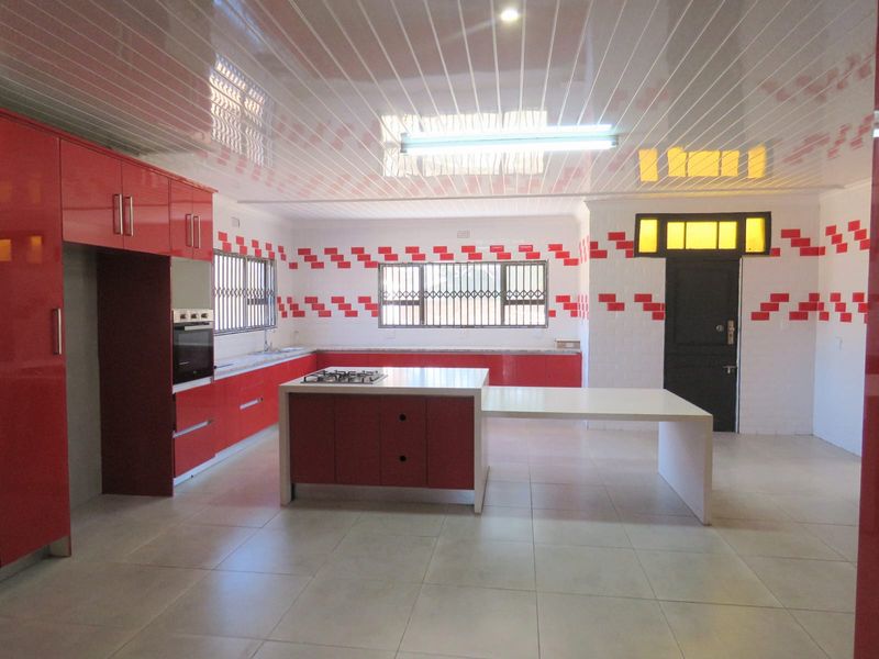 Welcome to this incredible seven-bedroom, four-bathroom home, perfectly renovated for the ultimate - Photo 3