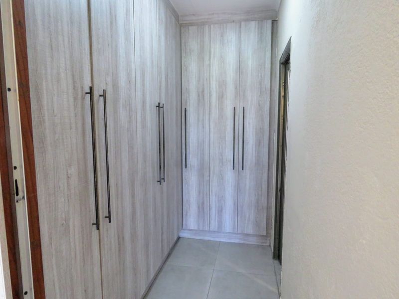 Welcome to this incredible seven-bedroom, four-bathroom home, perfectly renovated for the ultimate - Photo 8