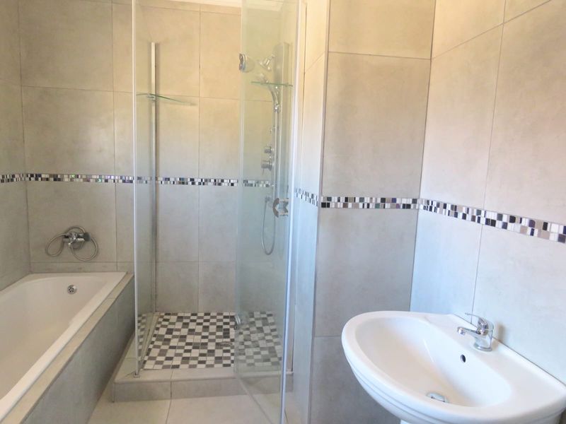 Welcome to this incredible seven-bedroom, four-bathroom home, perfectly renovated for the ultimate - Photo 7