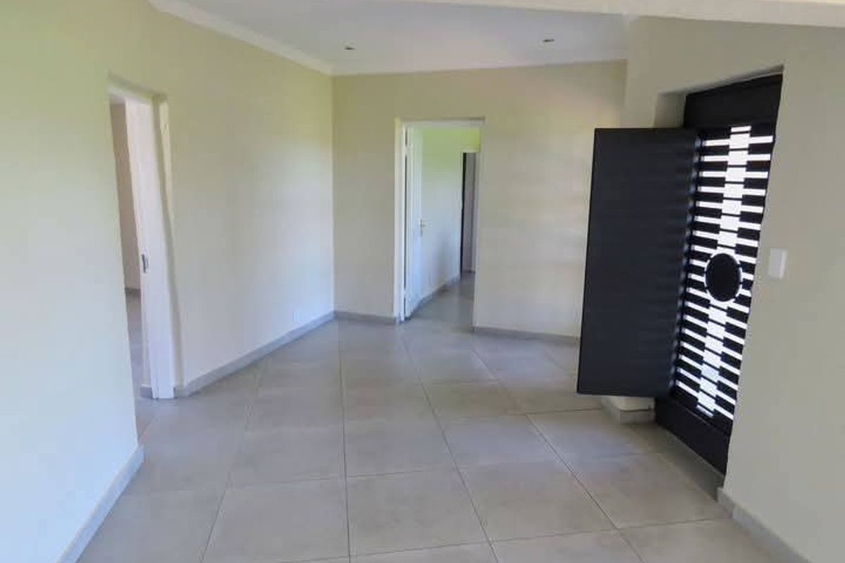 Welcome to this incredible seven-bedroom, four-bathroom home, perfectly renovated for the ultimate - Photo 4