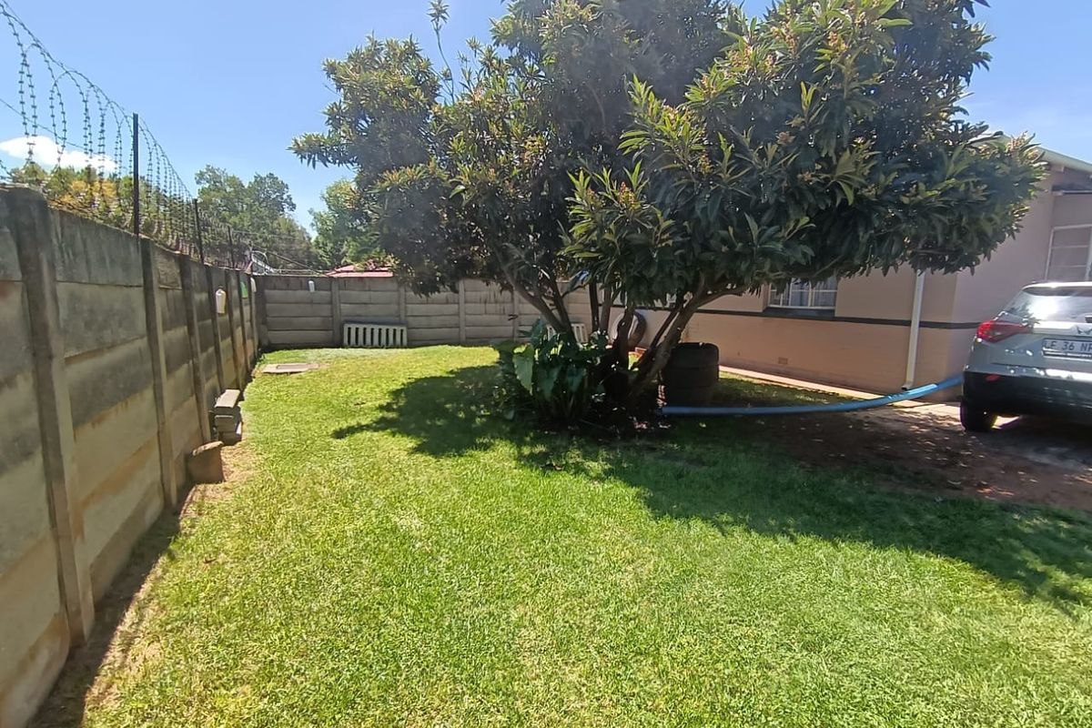 Charming 3 - Bedroom Home with Pool Area. - Photo 5