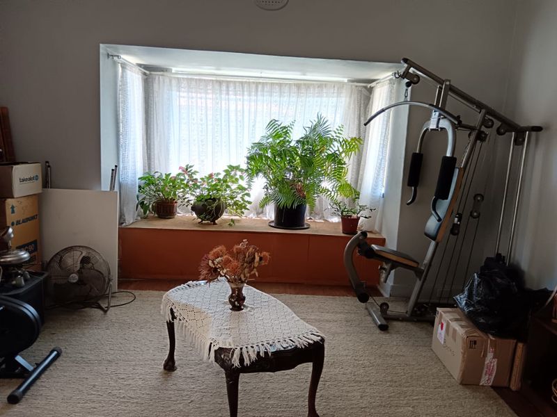 Charming 3 - Bedroom Home with Pool Area. - Photo 9