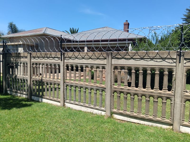 Charming 3 - Bedroom Home with Pool Area. - Photo 4