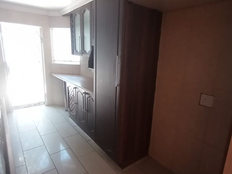 Modern duplex townhouse for sale in Sasolburg close to shopping centers - Photo 5