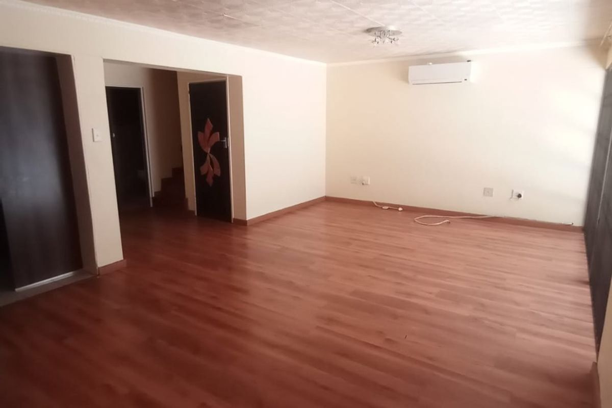 Modern duplex townhouse for sale in Sasolburg close to shopping centers - Photo 4