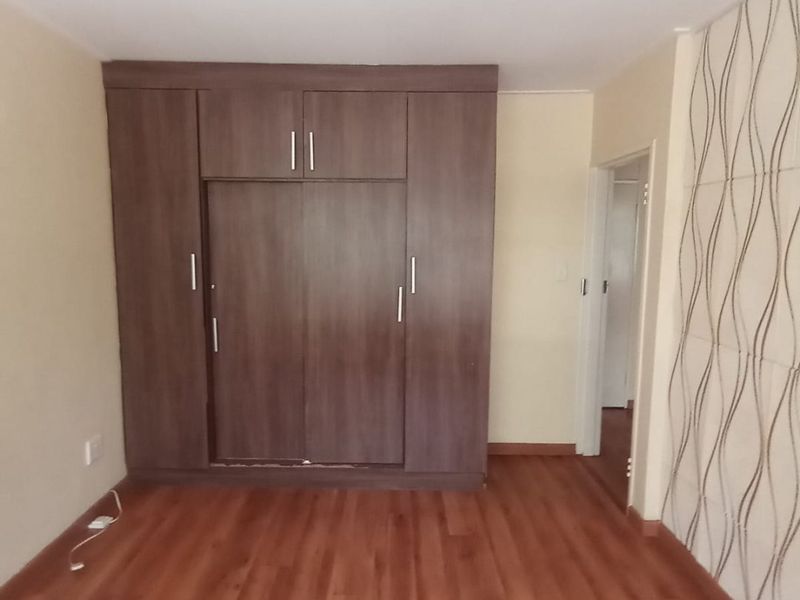 Modern duplex townhouse for sale in Sasolburg close to shopping centers - Photo 9