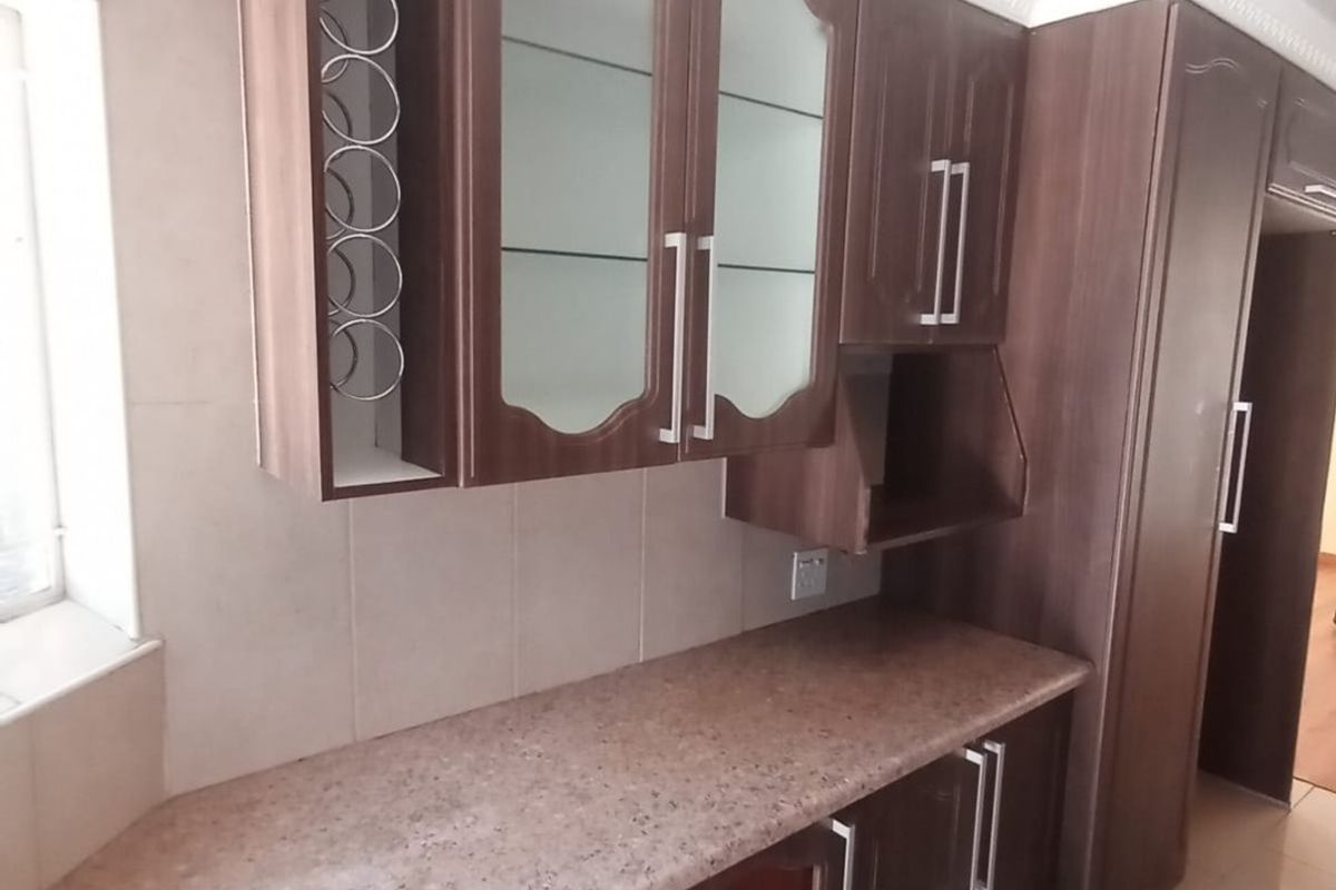 Modern duplex townhouse for sale in Sasolburg close to shopping centers - Photo 2