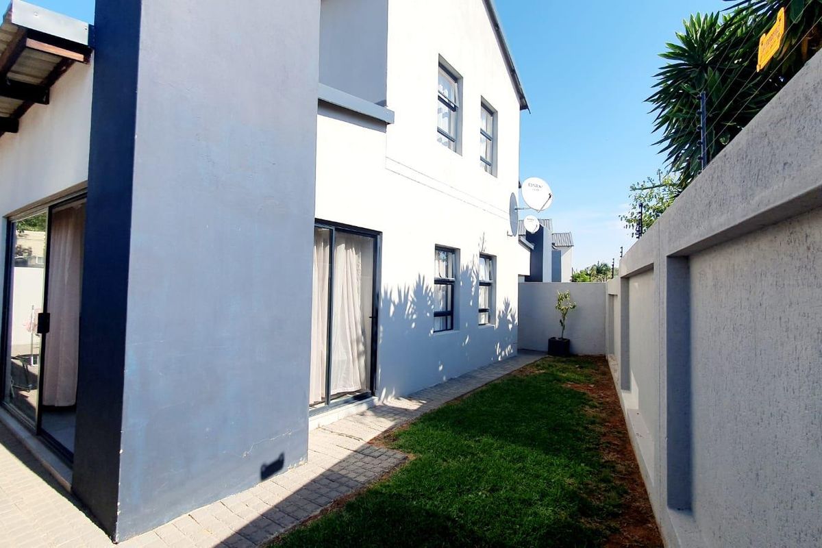 Modern Luxury Freestanding House for Sale in Magalieskruin - Photo 3