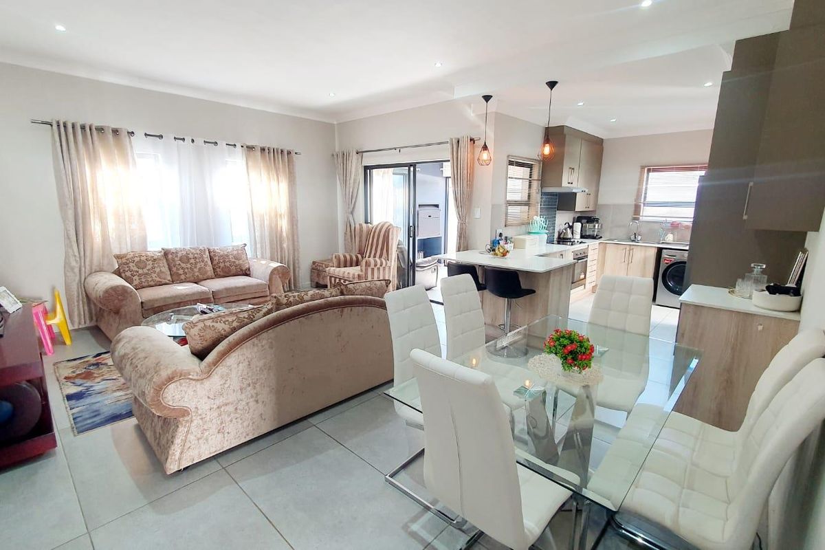 Modern Luxury Freestanding House for Sale in Magalieskruin - Photo 2